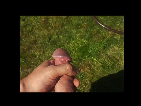 ❤️ Una guapa calenta es folla el seu cony rosa i es corre amb un esquitxat en un jardí d'estiu ❌ Porno al ca.redpornpictures.ru